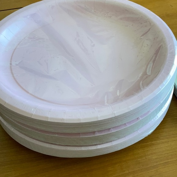 Pink Paper Plates - Picture 4 of 5